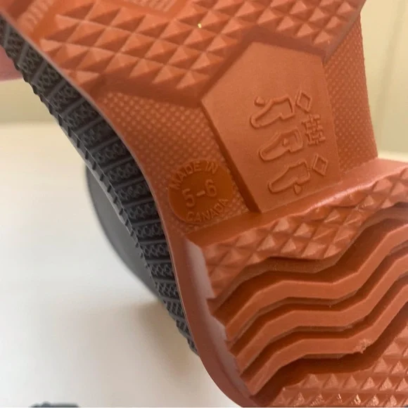 Barn Rain Boot Black Rubber Treaded Non-Skid SurfaceToddler Size 5-6 NWOT - Picture 5 of 11